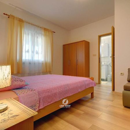 Apartment Mladenka プーラ エクステリア 写真