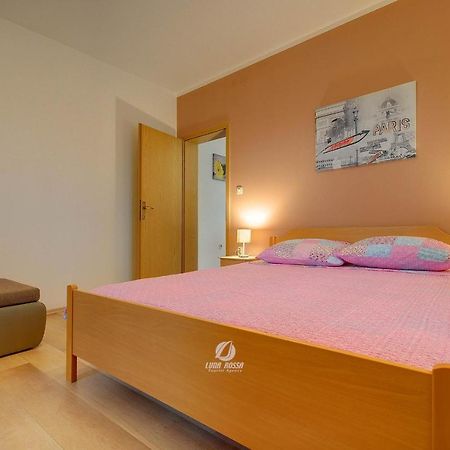 Apartment Mladenka プーラ エクステリア 写真