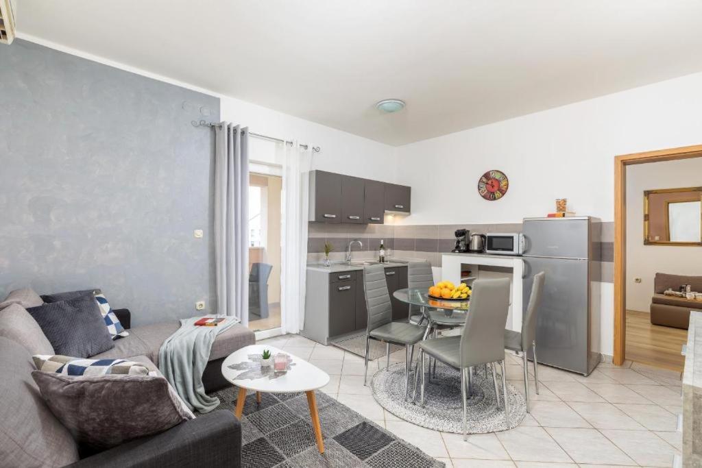 Apartment Mladenka プーラ エクステリア 写真
