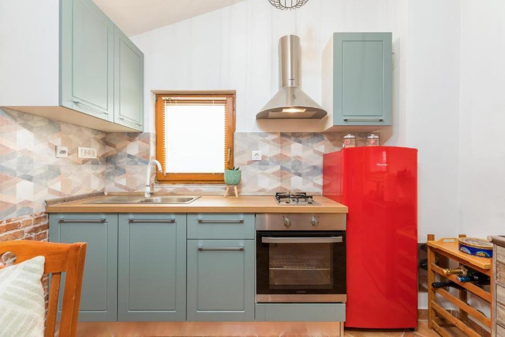 Apartment Mladenka プーラ エクステリア 写真