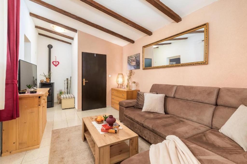 Apartment Mladenka プーラ エクステリア 写真