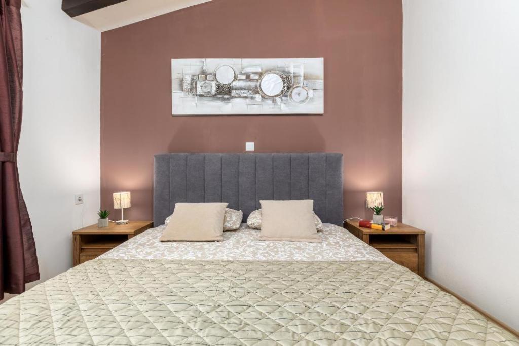 Apartment Mladenka プーラ エクステリア 写真