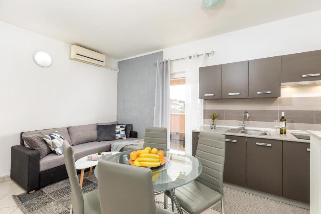 Apartment Mladenka プーラ エクステリア 写真
