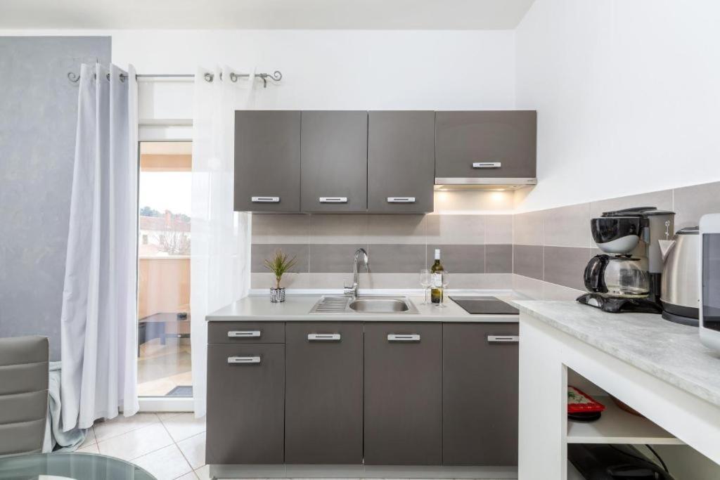 Apartment Mladenka プーラ エクステリア 写真