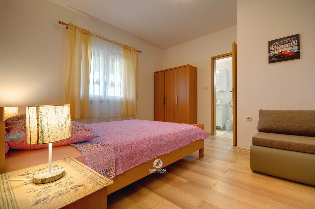 Apartment Mladenka プーラ エクステリア 写真