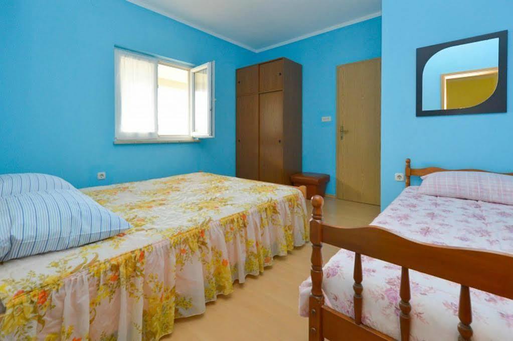 Apartment Mladenka プーラ エクステリア 写真