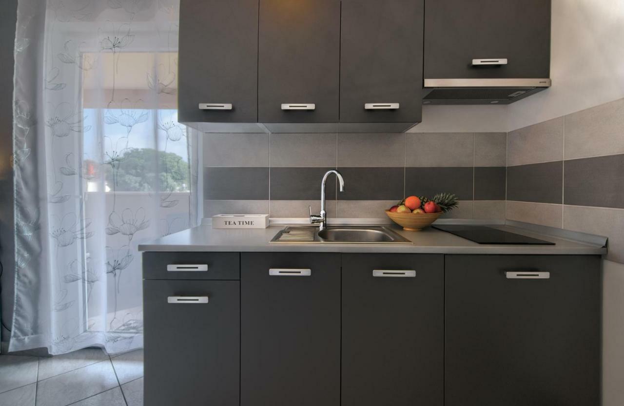 Apartment Mladenka プーラ エクステリア 写真
