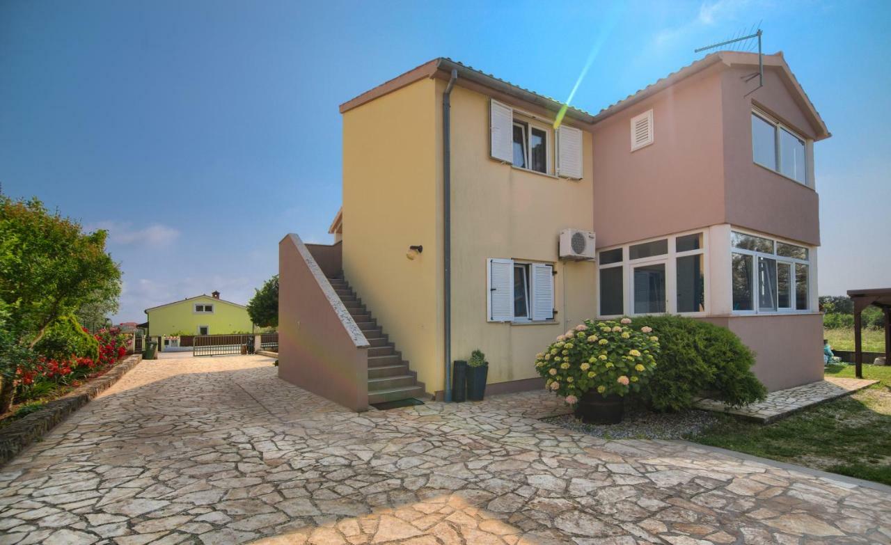 Apartment Mladenka プーラ エクステリア 写真