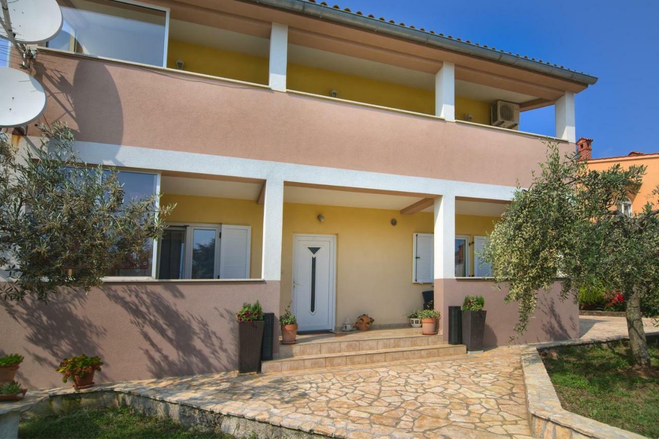 Apartment Mladenka プーラ エクステリア 写真